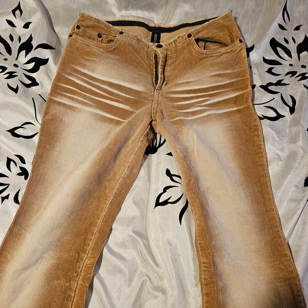 Low waisted denim jeans